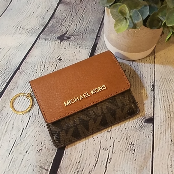 m8ch Handbags - NWOT Michael Kors Wallet